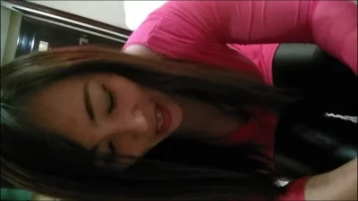 火锅店皮裤黑丝熟女老板娘躺着进行深喉口交