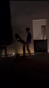 027高跟丝袜控夫妻穿着涞觅黑绷带在民宿开门做