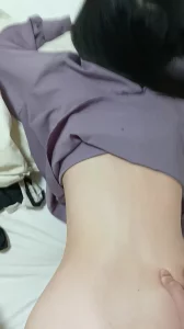 打桩后入娇小的紫衣妹妹